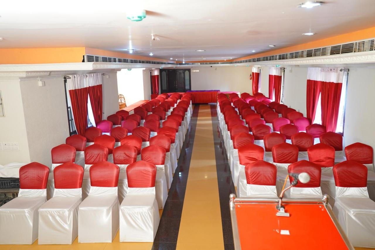 Gd International Redfort Nilambur Bagian luar foto